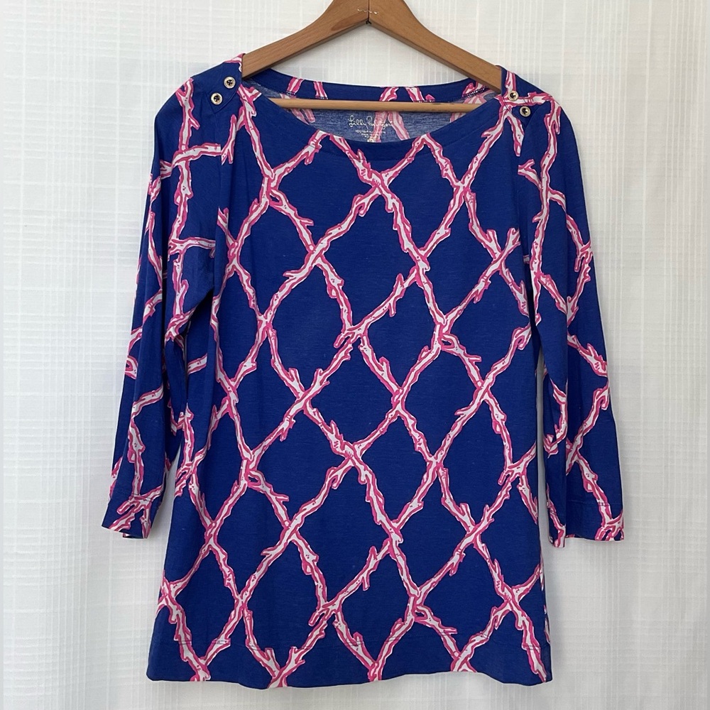 🌱Lilly Pulitzer Navy Top with Pink coral criss cross design